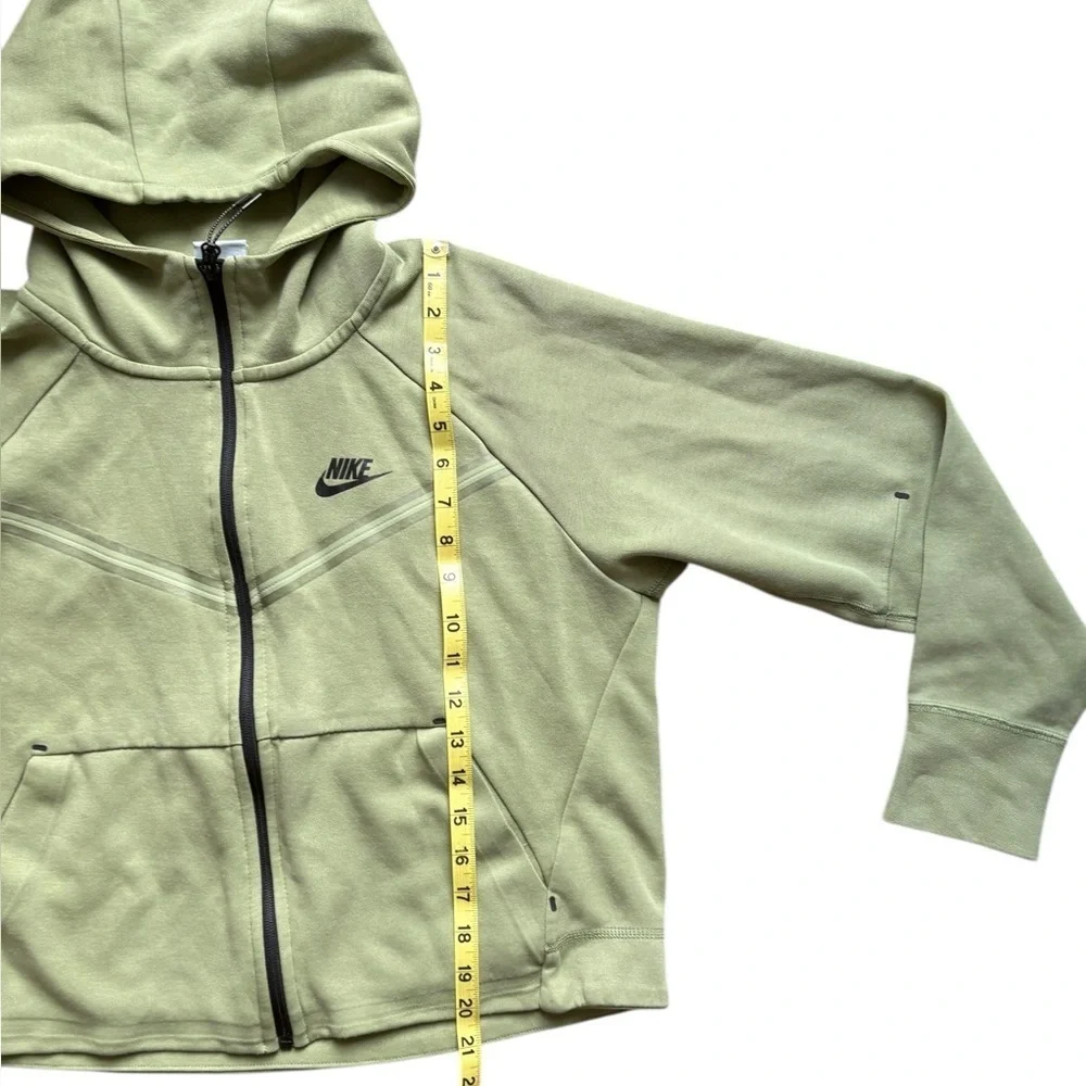 Nike Women's Sportswear Tech Fleece Windrunner Full-Zip size medium.